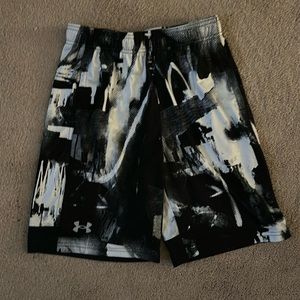 Under Armour youth Large shorts- like new